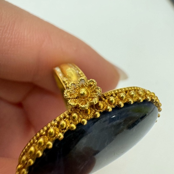 Ilias LaLaounis Sodalite Ring 18k Yellow Gold with an intricate filagree design - Picture 10 of 16